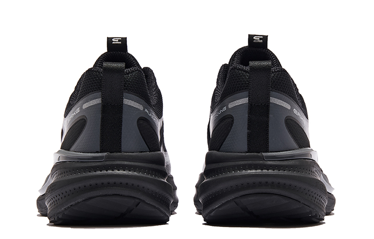 Shop ERKE Xtep Traverse 'Kenyamanan Hitam' 51123303057-004