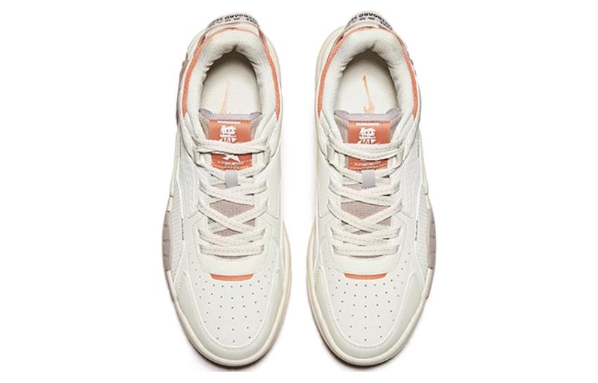 Lookbook ERKE Xtep Unmatched Low-Top 'Gris Naranja' 91122301571-003