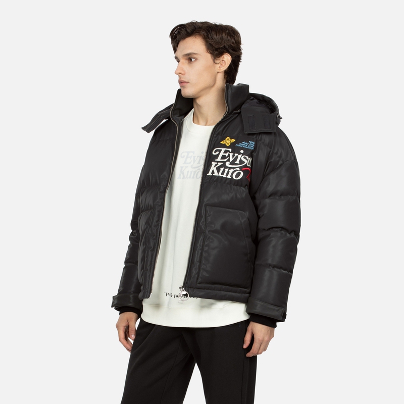 Shop EVISU 2023AW 黑色鴨絨連帽外套，字母與海鷗刺繡設計 2EAGNM3NJ5202OSPU