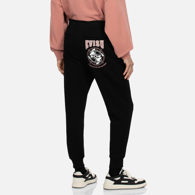 Shop EVISU 黑色直筒運動褲搭配花卉印花 2EAHTM3SP1114XXCT