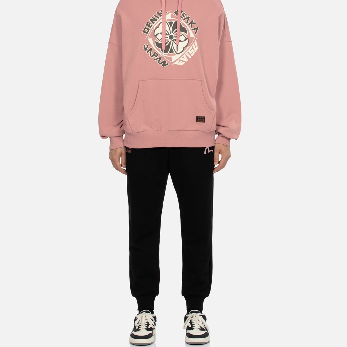 Sizing EVISU 黑色直筒運動褲搭配花卉印花 2EAHTM3SP1114XXCT