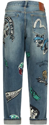 EVISU Denim Biru Relaxed Jeans dengan Cetakan Grafik Permainan. 2ESHTM4JE1091RXDN Lookbook EVISU Denim Biru Relaxed Jeans dengan Cetakan Grafik Permainan. 2ESHTM4JE1091RXDN