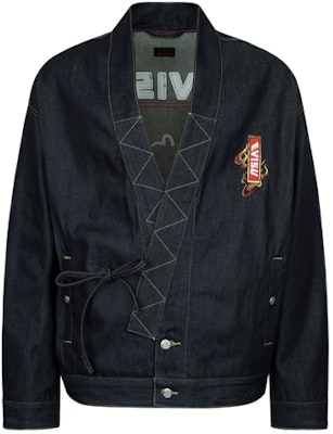 Chaqueta EVISU de mezclilla azul con bordado de letras. 2ESHTM3KM123LFCT Lookbook Chaqueta EVISU de mezclilla azul con bordado de letras. 2ESHTM3KM123LFCT