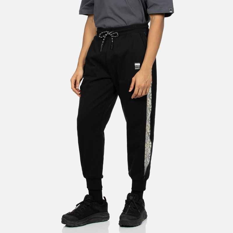 Shop EVISU 全版地圖鷗鳥刺繡褲款附側拉鍊 2ESGNM4SP5172XXCT