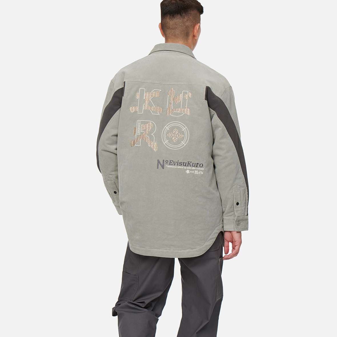 Sizing EVISU Baju Kelabu Corduroy Lengan Panjang dengan Sulaman Logo Patchwork. 2EAGNM1SJ143LFOQ