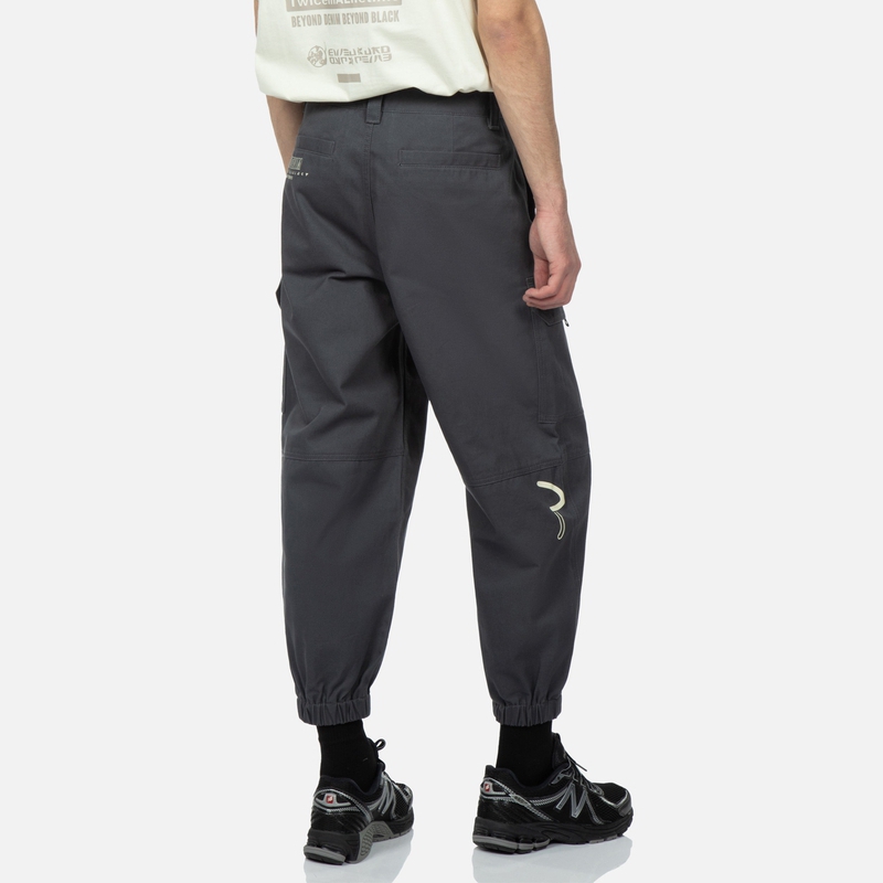 Purchase Pantalones Jogger Cargo EVISU Gris Oscuro con Letra Estampada. 2ESGNM3PO234FFCT