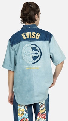 EVISU Kemeja Denim Lengan Pendek dengan Patch Logo Warna Biru. 2ESHTM3SS118LFDN Purchase EVISU Kemeja Denim Lengan Pendek dengan Patch Logo Warna Biru. 2ESHTM3SS118LFDN