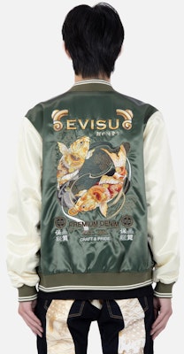 에비수 AW22 코이 자수 퀼팅 봄버 재킷 - 다크 아미 그린. 2EAHTM2JK765XXPQ Purchase 에비수 AW22 코이 자수 퀼팅 봄버 재킷 - 다크 아미 그린. 2EAHTM2JK765XXPQ