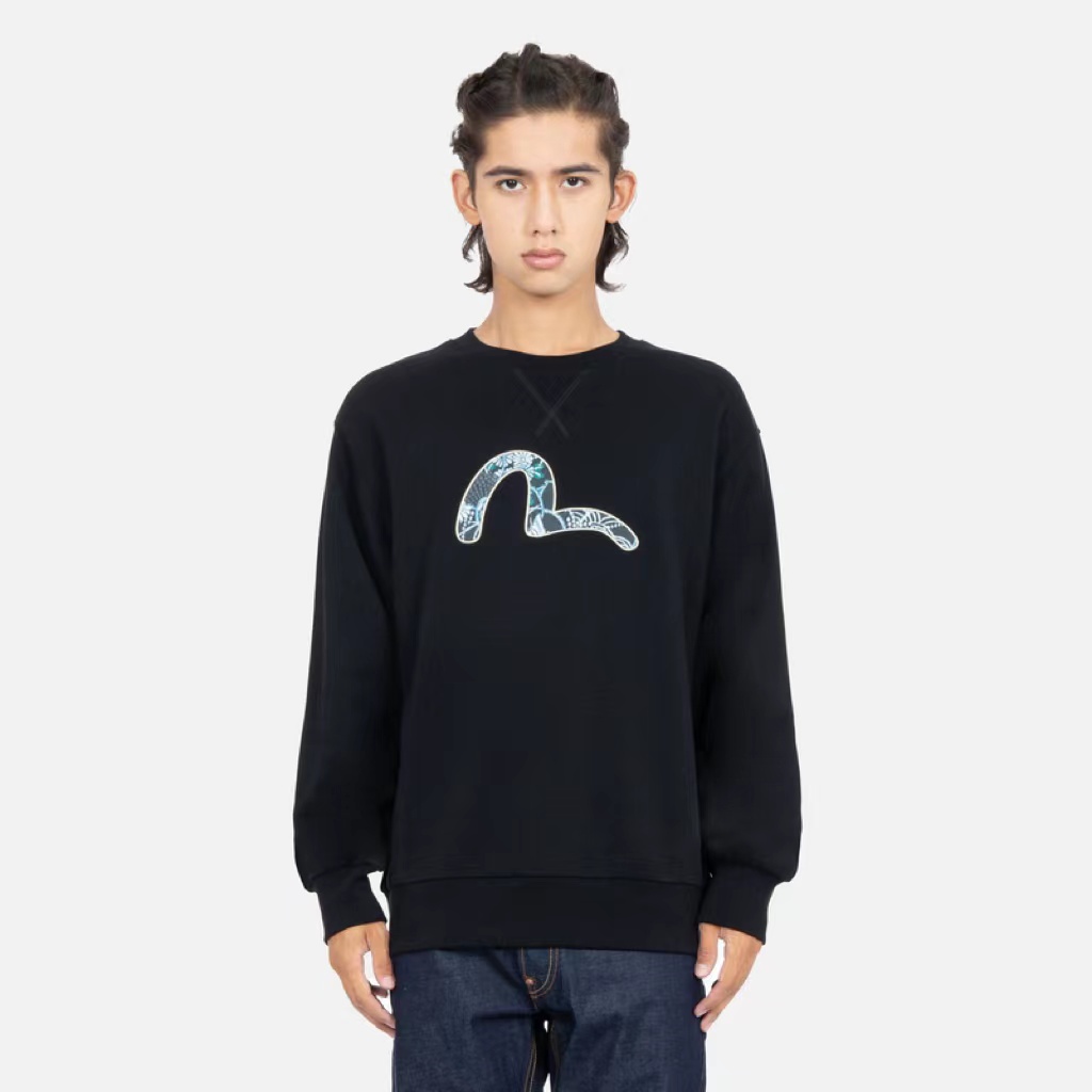 Shop EVISU AW22 Sweater Pullover Bordir Logo Burung Camar Kecil. 2EAHTM2SW322RXCT