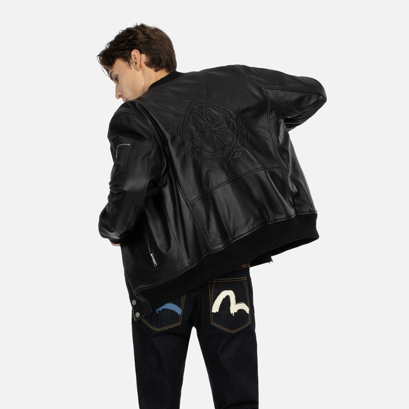 Purchase 에비수 AW23 블랙 엠보 가죽 와이드핏 봄버 재킷. 2EAHTM3LJ1022RXLQ