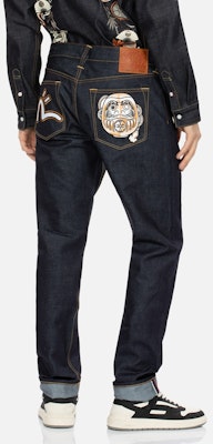 EVISU 秋冬23 达摩贴标修身牛仔裤 深蓝色 2EAHTM3JE105217CT Shop EVISU 秋冬23 达摩贴标修身牛仔裤 深蓝色 2EAHTM3JE105217CT