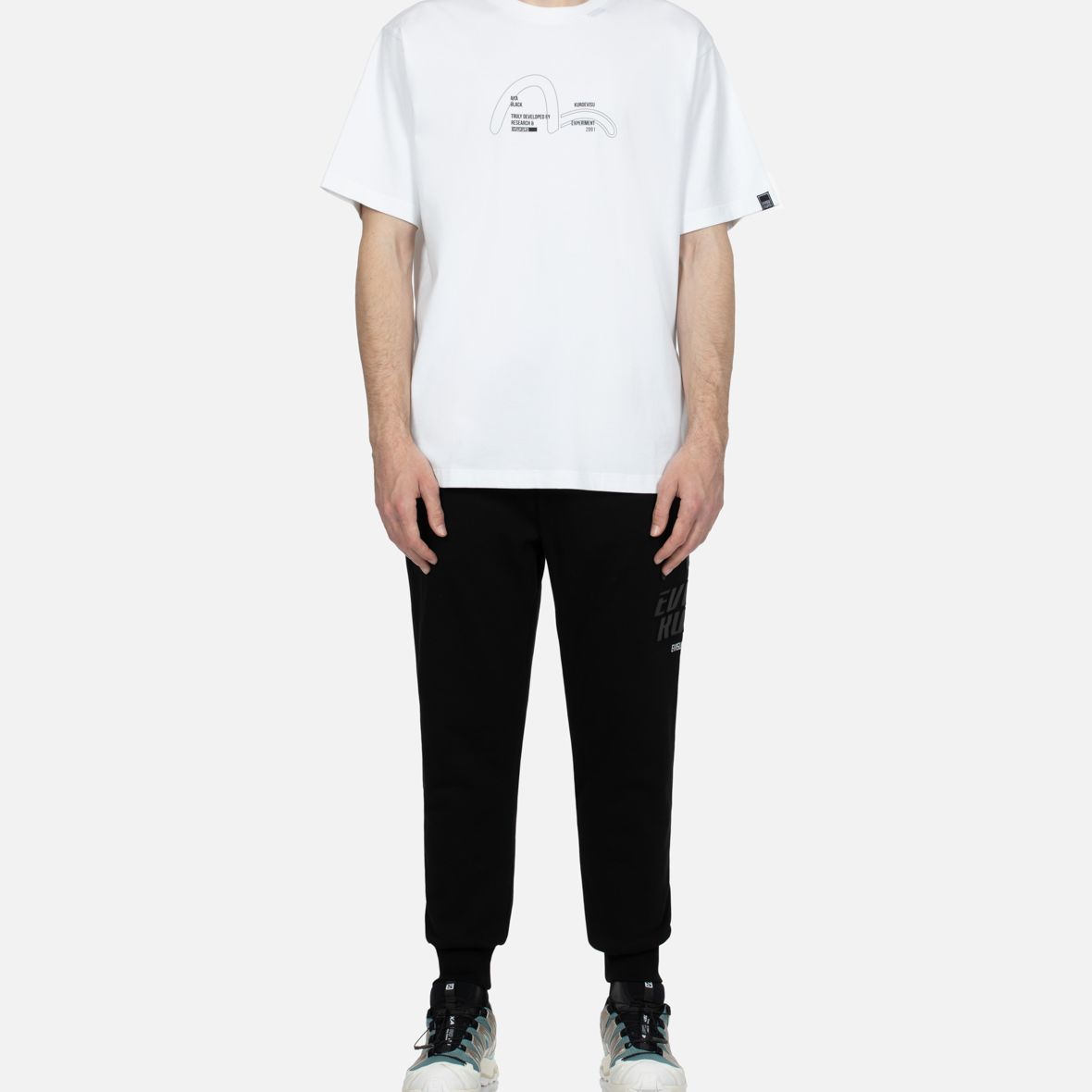 Sizing EVISU AW23 標誌與海鷗印花男款黑色休閒運動褲_regular fit款式。 2EAGNM3SP5067XXFL