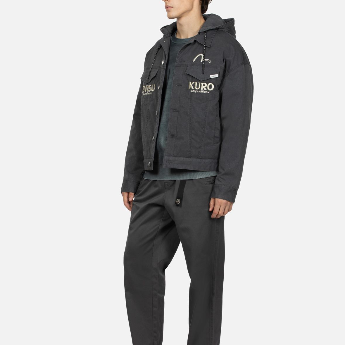 EVISU AW23 Logo Embroidered Quilted Jacket for Men Deep Gray 2EAGNM3JK5109RXPQ 圖 4