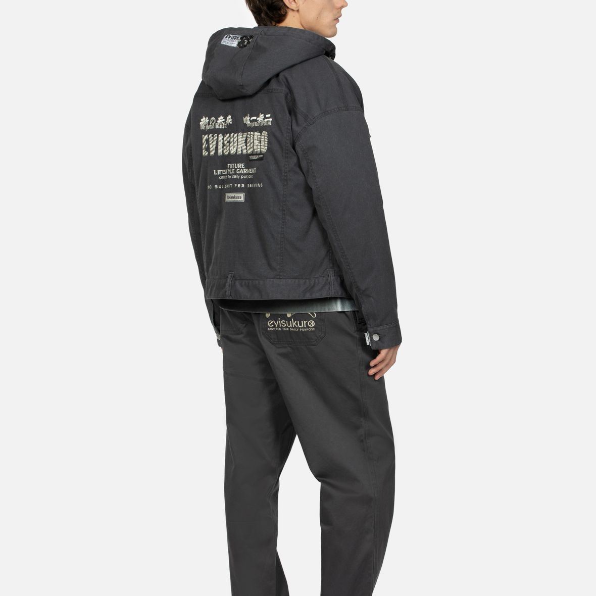 EVISU AW23 Logo Embroidered Quilted Jacket for Men Deep Gray 2EAGNM3JK5109RXPQ 圖 5
