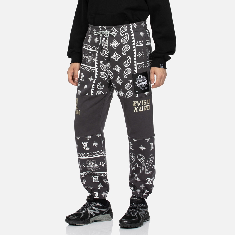Shop EVISU AW23 男款佩斯利花紋與標誌印花寬版運動長褲 2EAGNM3SP5286RXCT
