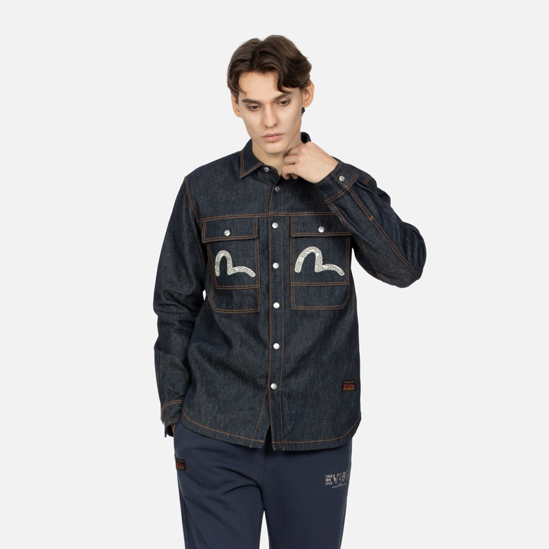 Shop EVISU AW23 海鷗標誌刺繡牛仔襯衫 藍色 2EAHTM3SL7031XXCT