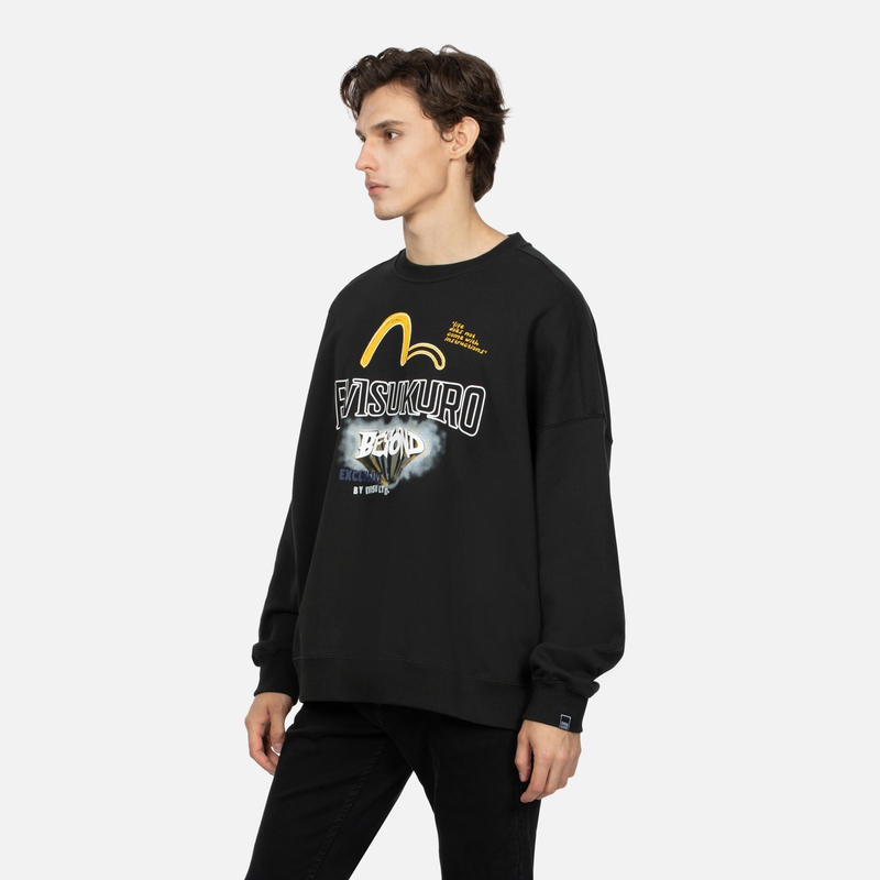 Shop EVISU 黑色大Logo印花寬鬆版長袖圓領上衣 2EAGNM3SW5226OSCT