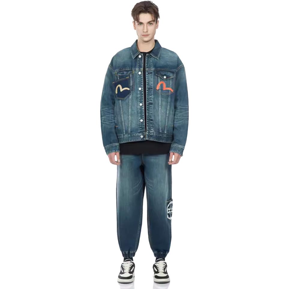 Shop EVISU 男士貼布細節牛仔外套-牛仔藍 2ESHTM3DJ720LFCS
