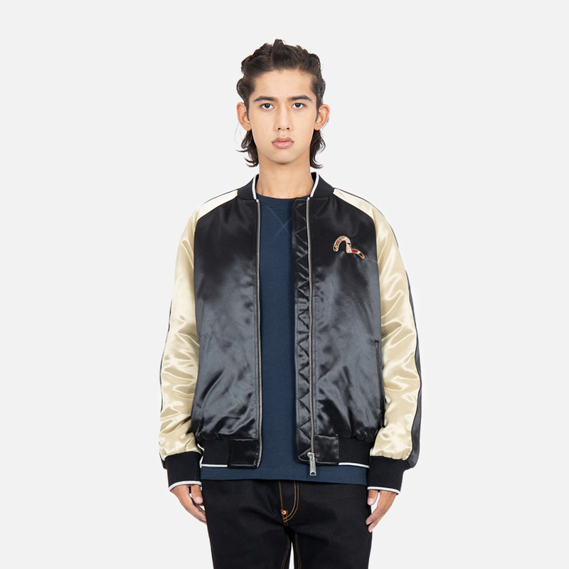 Shop EVISU FW22 블랙 자수 코이 스카잔 봄버 재킷. 2EAHTM2JK733XXPQ