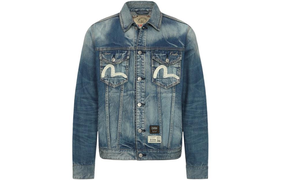 Lookbook EVISU FW22 블루 데님 재킷 로고 프린트와 버튼 디자인. 2EAHTM2DJ716XXCT