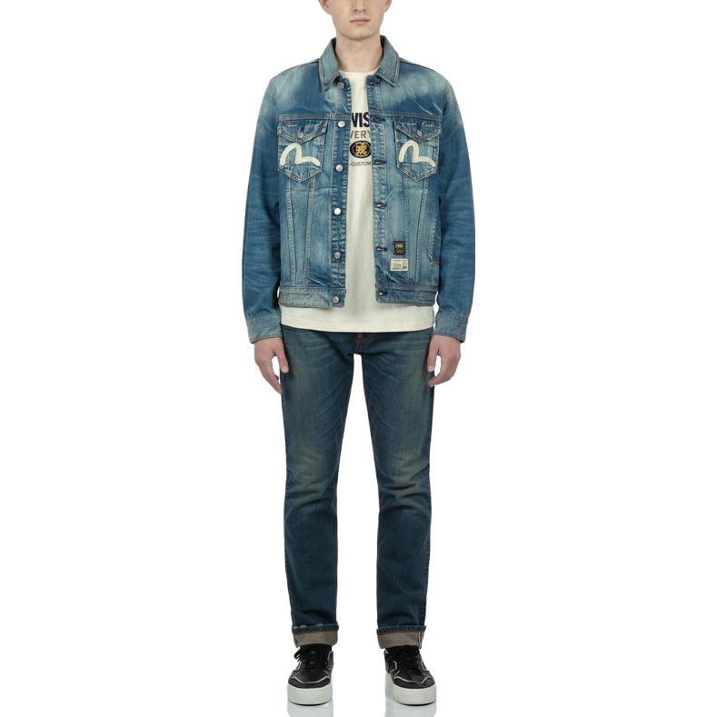 Shop EVISU FW22 블루 데님 재킷 로고 프린트와 버튼 디자인. 2EAHTM2DJ716XXCT