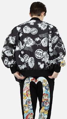 EVISU FW22 Jaket Bomber Pria Hitam Motif Grafiti Seluruhnya. 2ESHTM3JK712RXPL Purchase EVISU FW22 Jaket Bomber Pria Hitam Motif Grafiti Seluruhnya. 2ESHTM3JK712RXPL