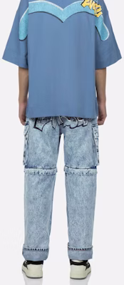EVISU Jeans Wide-Leg Graffiti Logo Biru Denim dengan Desain Lepas-Pasang. 2ESHTM3JE124FFCT Sizing EVISU Jeans Wide-Leg Graffiti Logo Biru Denim dengan Desain Lepas-Pasang. 2ESHTM3JE124FFCT