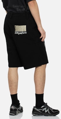 EVISU KURO SS24 Celana Pendek Kasual Logo Bordir Lebar. 2ESGNM4SH5127RXCT Shop EVISU KURO SS24 Celana Pendek Kasual Logo Bordir Lebar. 2ESGNM4SH5127RXCT