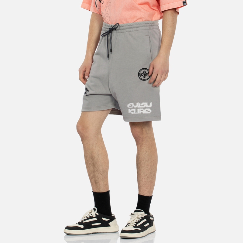 Shop EVISU KURO SS24 Celana Pendek Wide-Leg dengan Multilogo & Slogan Print. 2ESGNM4ST5244RXCT