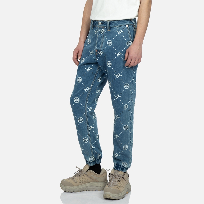 EVISU Seagull Embroidered Jogger Jeans for Men in Denim Blue. 2ESHTM3JO143XXCX 圖 4