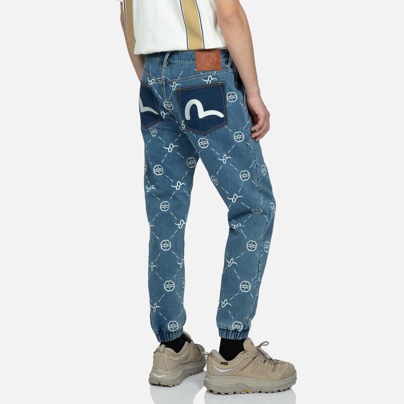 EVISU Seagull Embroidered Jogger Jeans for Men in Denim Blue. 2ESHTM3JO143XXCX 圖 5