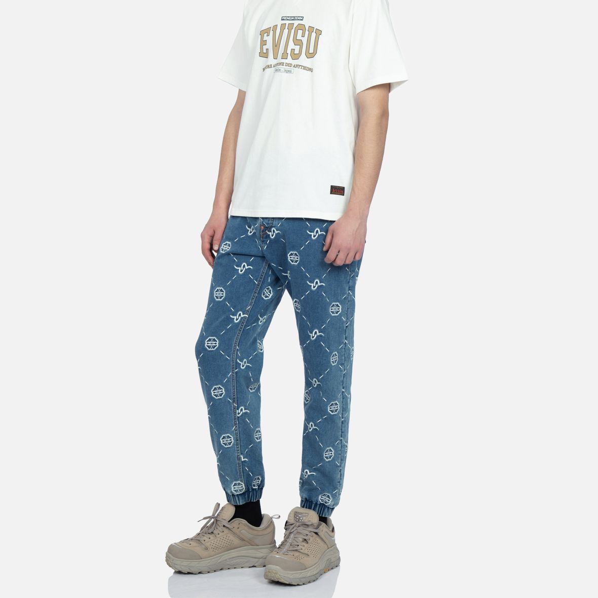 EVISU Seagull Embroidered Jogger Jeans for Men in Denim Blue. 2ESHTM3JO143XXCX 圖 6