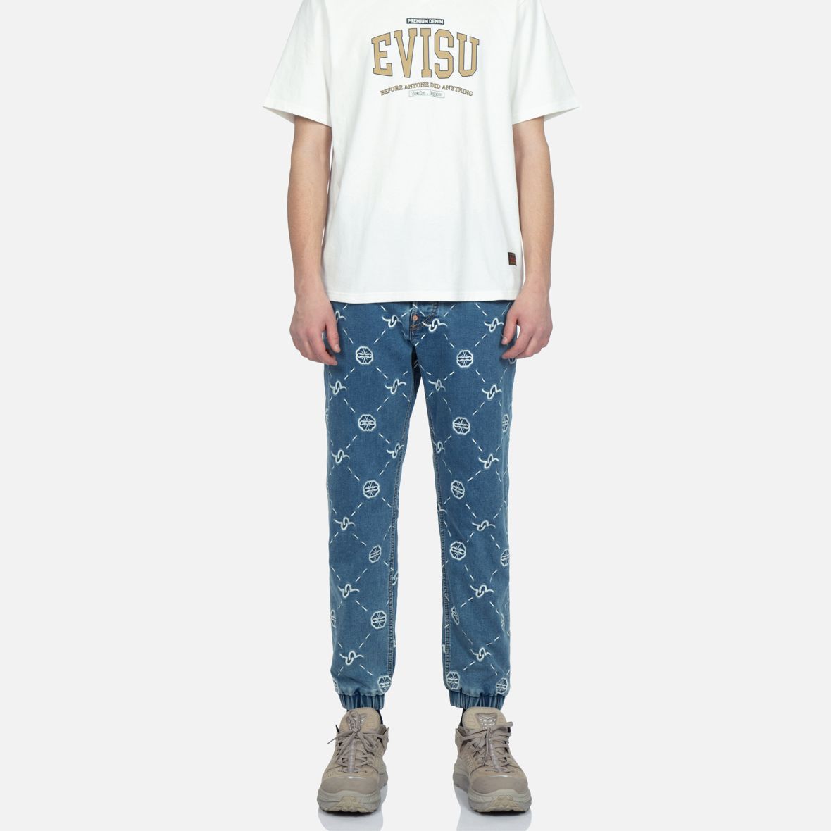 EVISU Seagull Embroidered Jogger Jeans for Men in Denim Blue. 2ESHTM3JO143XXCX 圖 7