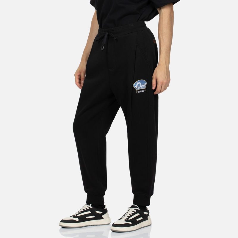 Shop EVISU カモメ刺繍 カジュアルジョガースウェットパンツ ブラック 2EAHTM3SP70753DCT