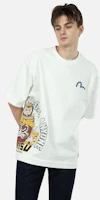 Shop EVISU SS23 Taiko Daruma Graphic Print Short Sleeve Sweatshirt Unisex White 2ESHTM3SW326OSCT