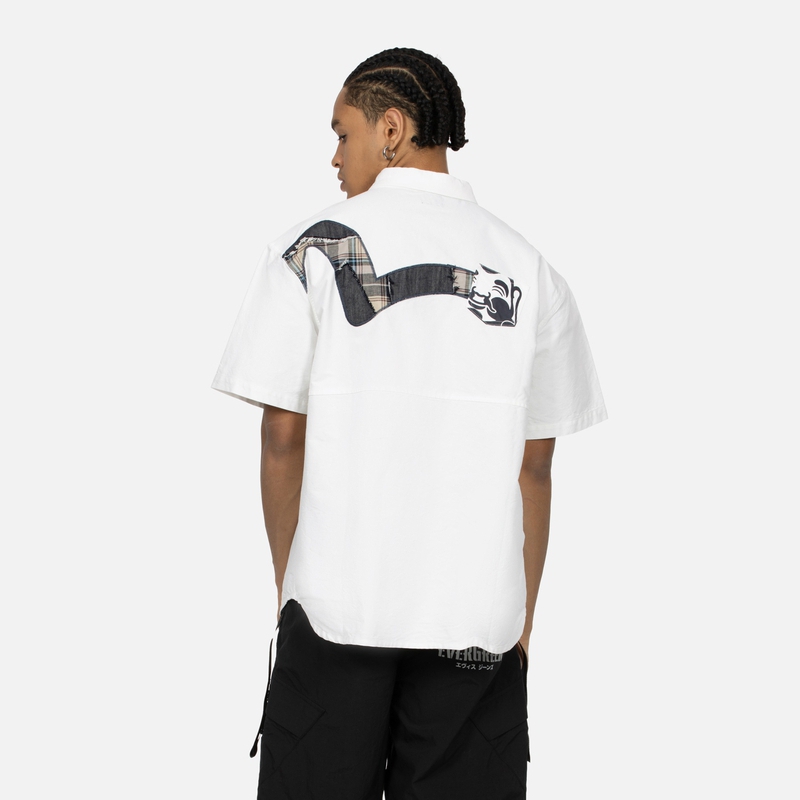 Shop EVISU SS24 白色寬鬆版佛頭印花拼接海鷗襯衫 2ESHTM4SS8020LFCT