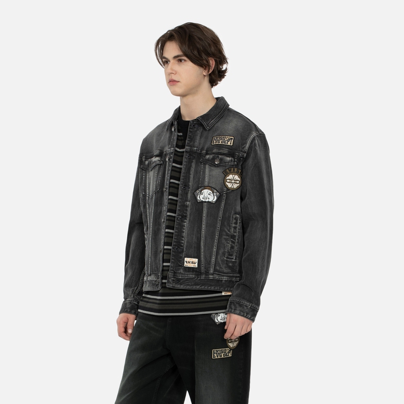 Purchase Chaqueta de Mezclilla Negra EVISU SS24 con Parches Bordados Múltiples. 2ESHTM4DJ8003RXDP