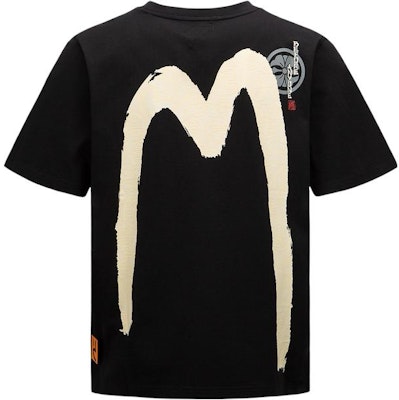 EVISU x 七龍珠聯名款悟空圖案黑色男士T恤。 2EADRM1TS501XXCT Lookbook EVISU x 七龍珠聯名款悟空圖案黑色男士T恤。 2EADRM1TS501XXCT