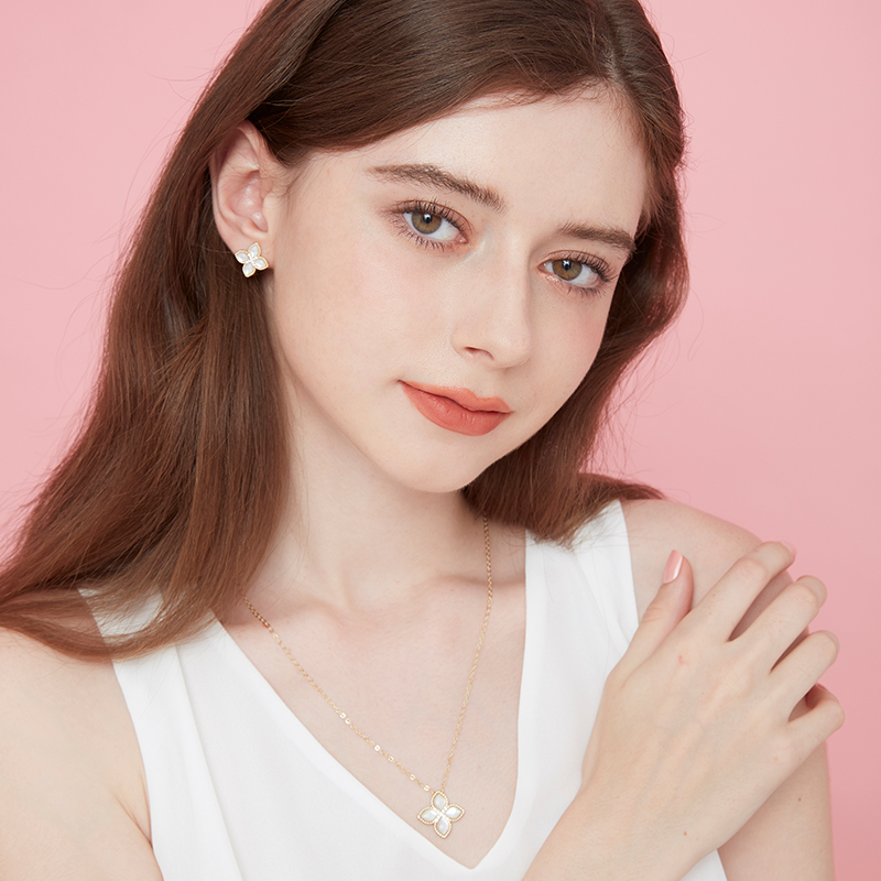 Shop エクストラバター x リーボック クラシックレザー "グレーオートミール" CN2022