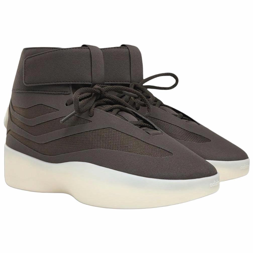 Shop Fear Of God Athletics x adidas II 籃球鞋「夜棕色」 JQ8482