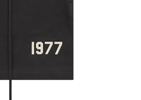 Lookbook Fear of God Essentials 1977 Celana Pendek 'Iron'