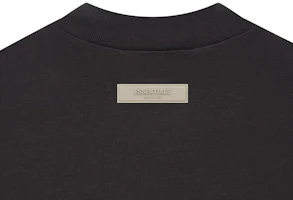 Lookbook Fear of God Essentials 1977 T-shirt 'Iron'