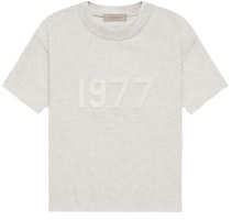 Fear of God Essentials 1977 T-shirt 'Light Oatmeal' (WMNS) Fear of God Essentials 1977 T-shirt 'Light Oatmeal' (WMNS)
