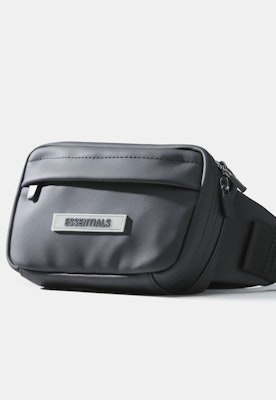 Fear of God ESSENTIALS Sling Bag Dark Slate/Stretch Limo/Black Lookbook Fear of God ESSENTIALS Sling Bag Dark Slate/Stretch Limo/Black