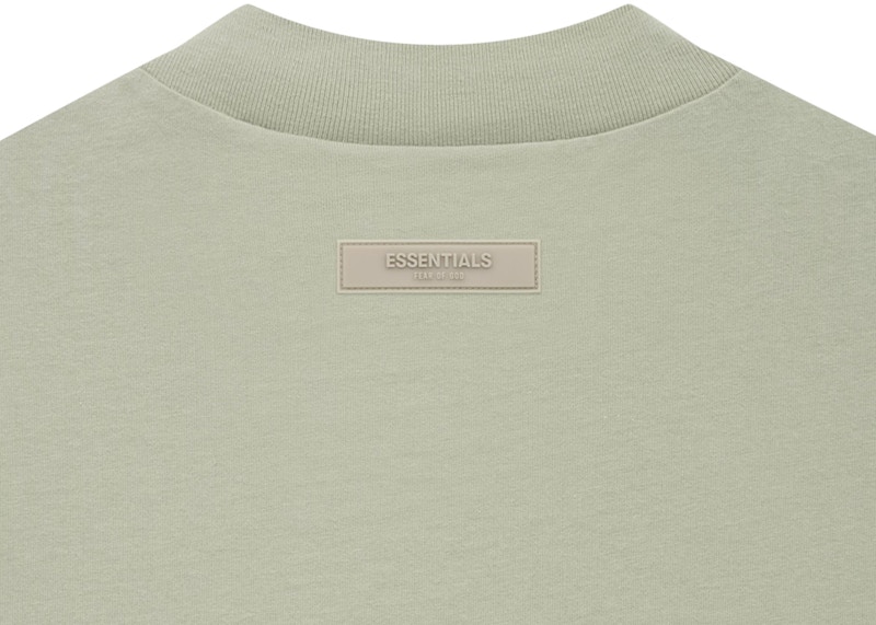 Lookbook Camiseta Fear of God Essentials 'Seafoam'.