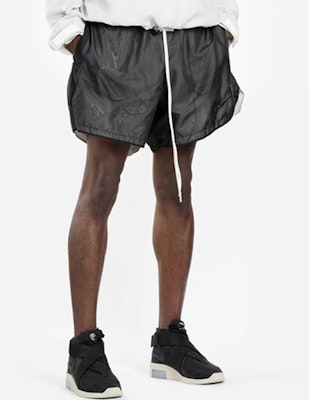 Fear of God x Nike Stretch Shorts Black/Light Bone/Sail/Black Lookbook Fear of God x Nike Stretch Shorts Black/Light Bone/Sail/Black
