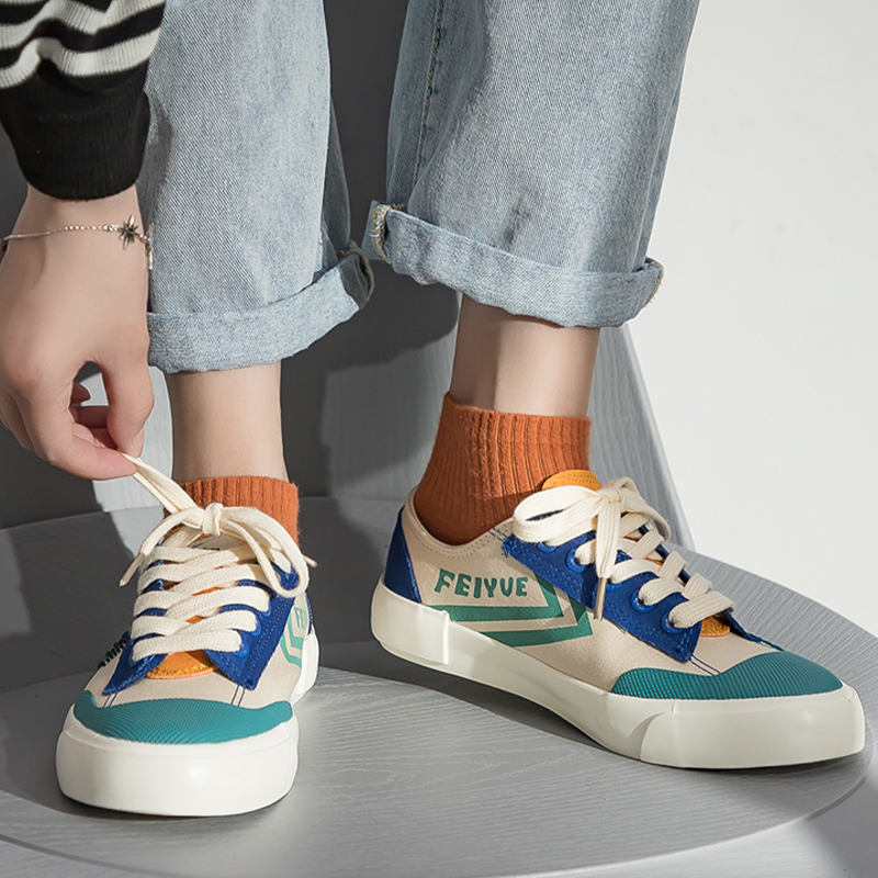 Shop 飞跃低帮帆布鞋'百搭休闲' 9077