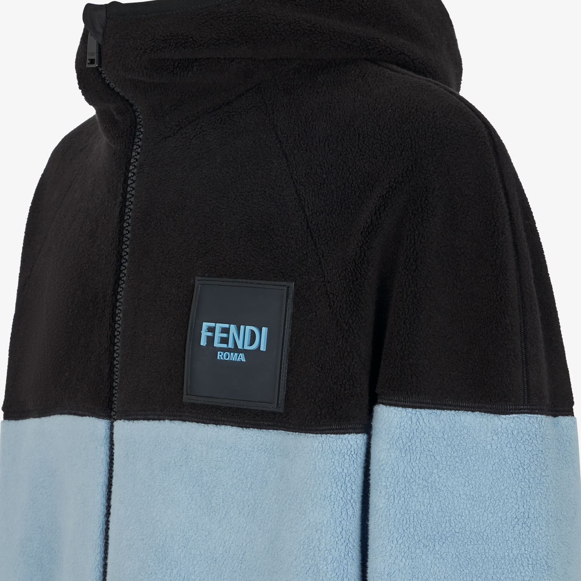 Shop 芬迪 黑色对比 logo 补丁长袖连帽夹克. FAF667APXDF1MS2
