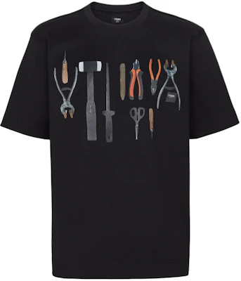 FENDI Baju T Lengan Pendek Cetakan Grafik Hitam Lelaki FY0936AR6YF0QA1 Order FENDI Baju T Lengan Pendek Cetakan Grafik Hitam Lelaki FY0936AR6YF0QA1