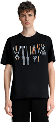 FENDI Baju T Lengan Pendek Cetakan Grafik Hitam Lelaki FY0936AR6YF0QA1 Shop FENDI Baju T Lengan Pendek Cetakan Grafik Hitam Lelaki FY0936AR6YF0QA1